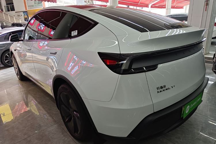 Tesla Model Y 2026 — 4