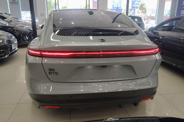 NIO ET5 2022 — 5