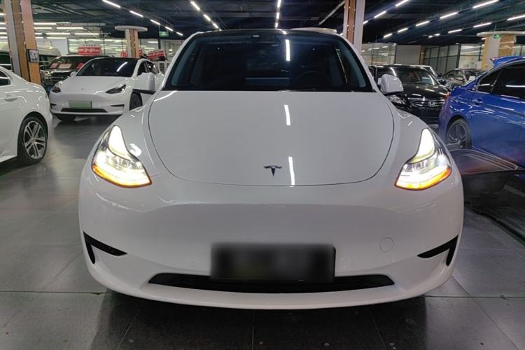 Tesla Model Y 2022 — 2