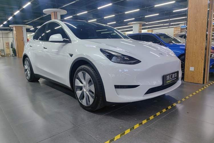 Tesla Model Y 2022 — 3