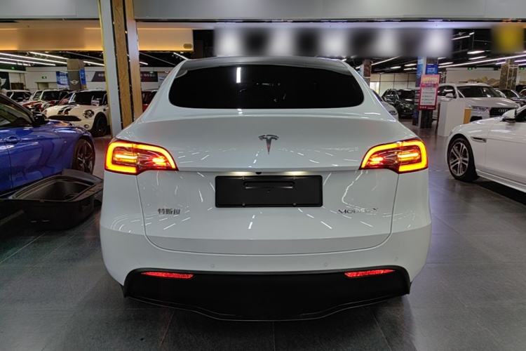 Tesla Model Y 2022 — 5