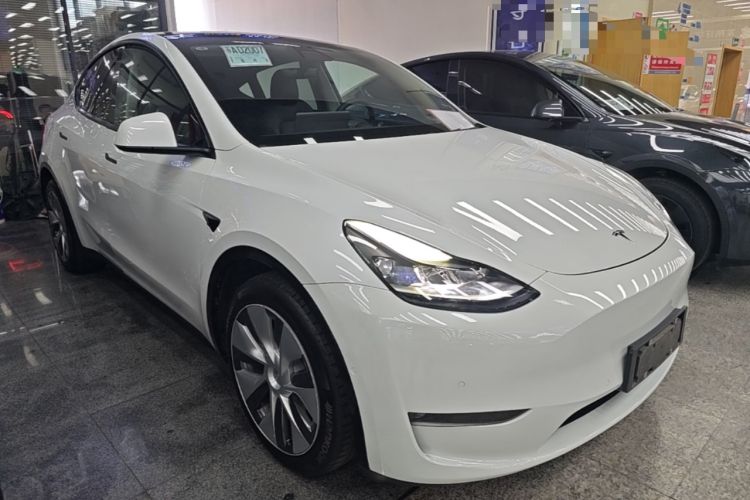 Tesla Model Y 2021 — 3