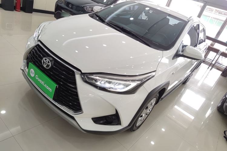 Toyota Yaris 2022 — фото 1