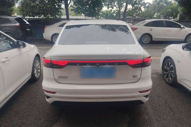 Geely Emgrand 2022 — 5