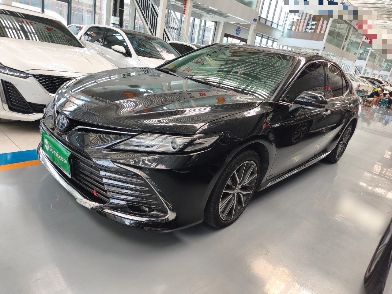 Toyota Camry 2023 — фото 1