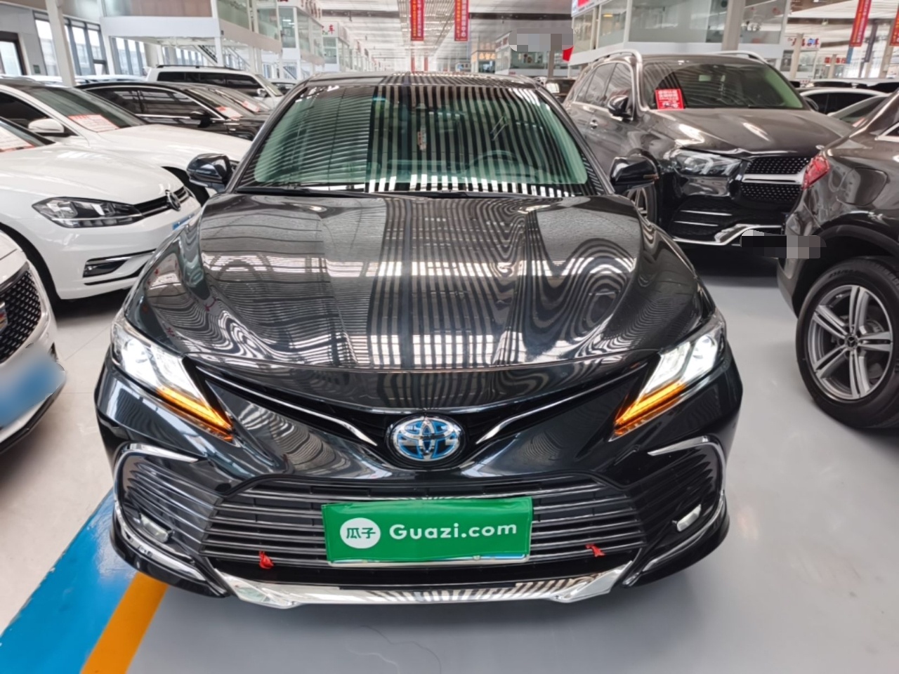 Toyota Camry 2023 — фото 2