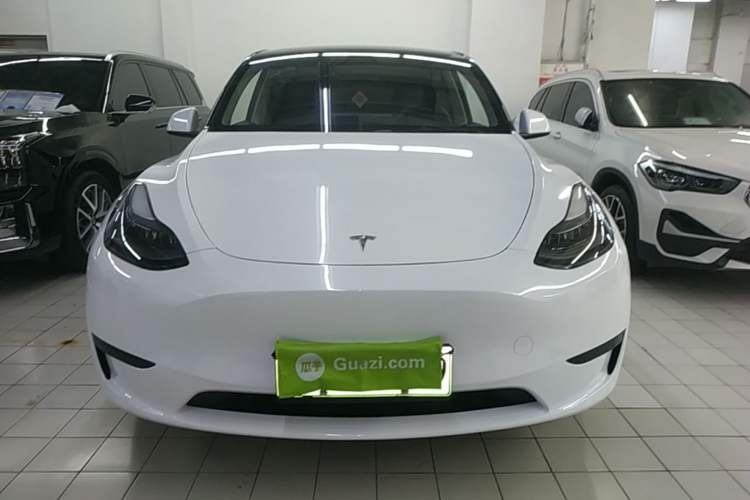 Tesla Model Y 2024 — 2