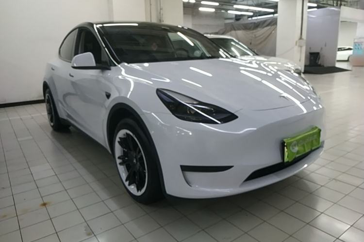 Tesla Model Y 2024 — 3