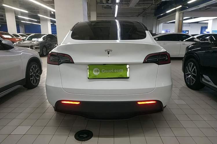 Tesla Model Y 2024 — 5