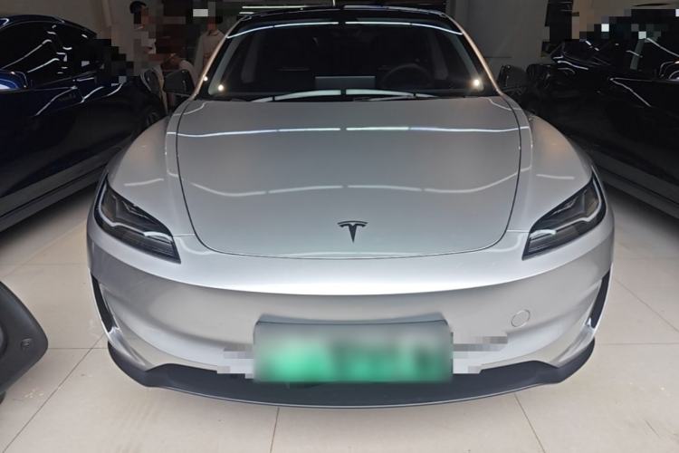 Tesla Model 3 2024 — 2