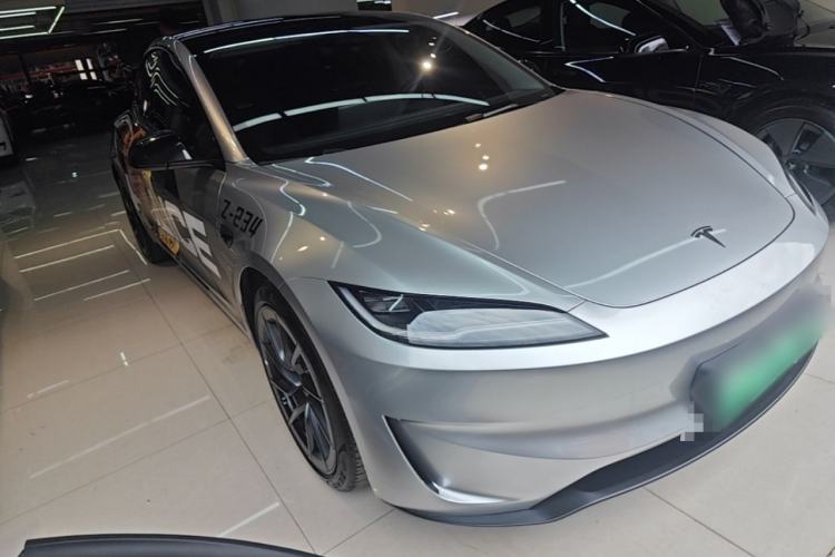 Tesla Model 3 2024 — 3