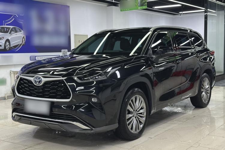 Toyota Highlander 2022 — фото 1