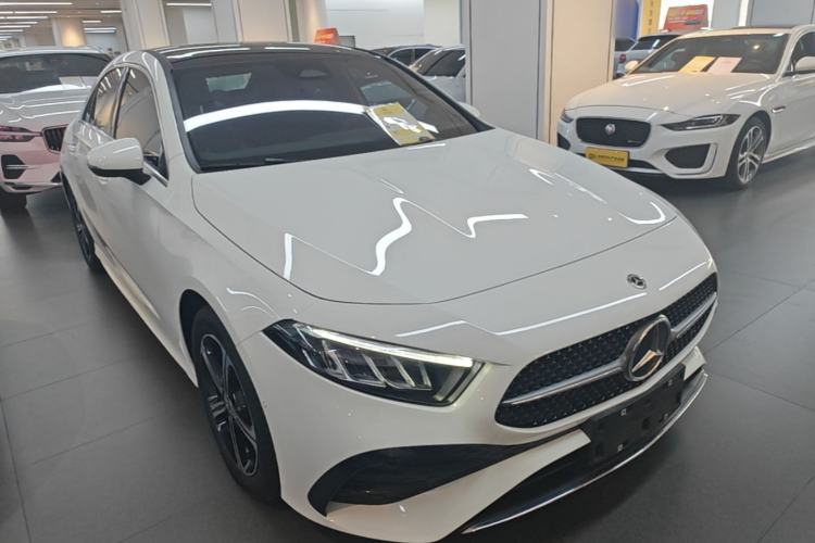 Mercedes-Benz A 200 L 2023 — фото 3