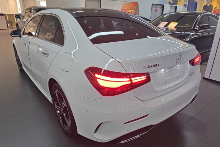 Mercedes-Benz A 200 L 2023 — фото 4