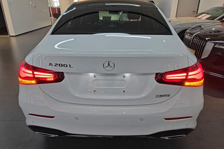 Mercedes-Benz A 200 L 2023 — фото 5