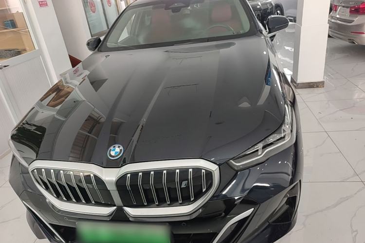BMW i5 2025 — фото 2