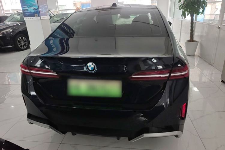 BMW i5 2025 — фото 5
