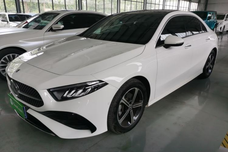 Mercedes-Benz A 200 L 2023 — фото 1