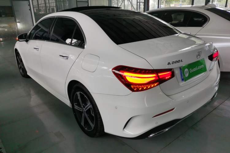 Mercedes-Benz A 200 L 2023 — фото 4