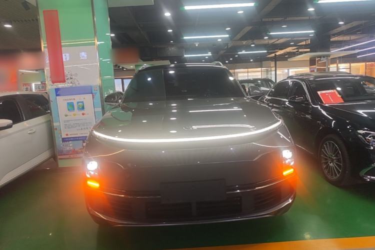 Li Auto L8 2023 — 2