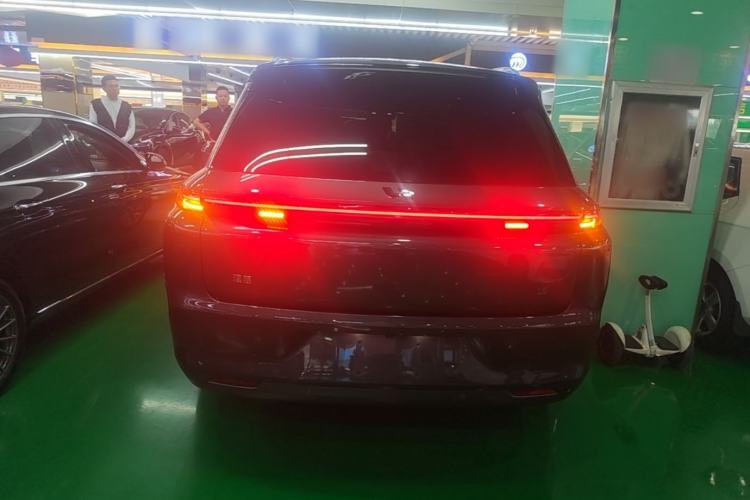 Li Auto L8 2023 — 5