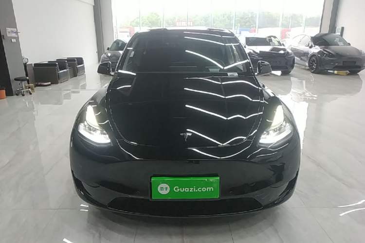 Tesla Model Y 2023 — 2