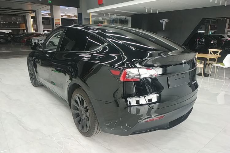 Tesla Model Y 2023 — 4