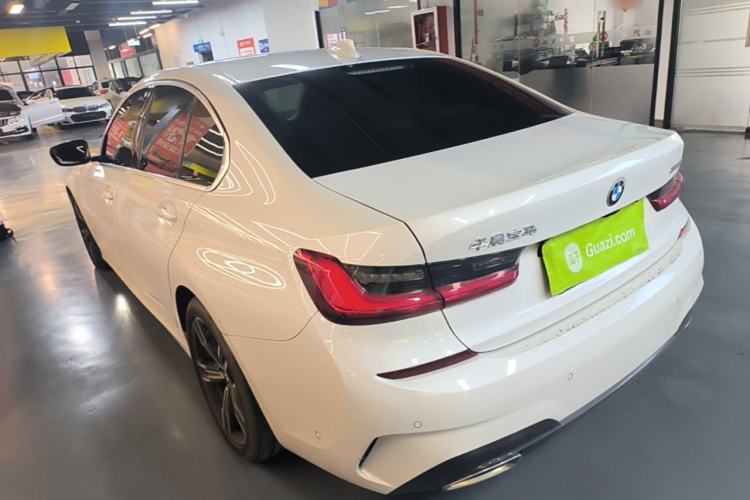 BMW 325i 2021 — 4