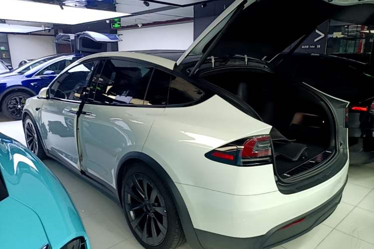 Tesla Model X 2023 — 4