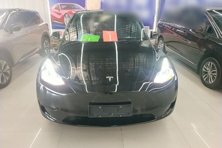 Tesla Model Y 2023 — 2