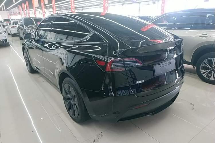Tesla Model Y 2023 — 4