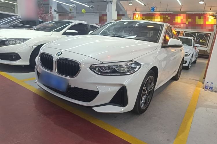 BMW 120i 2021 — фото 1