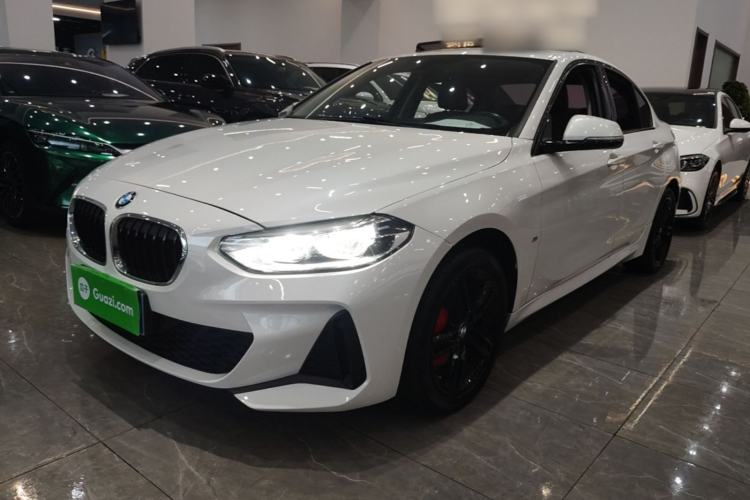 BMW 120i 2020 — фото 1