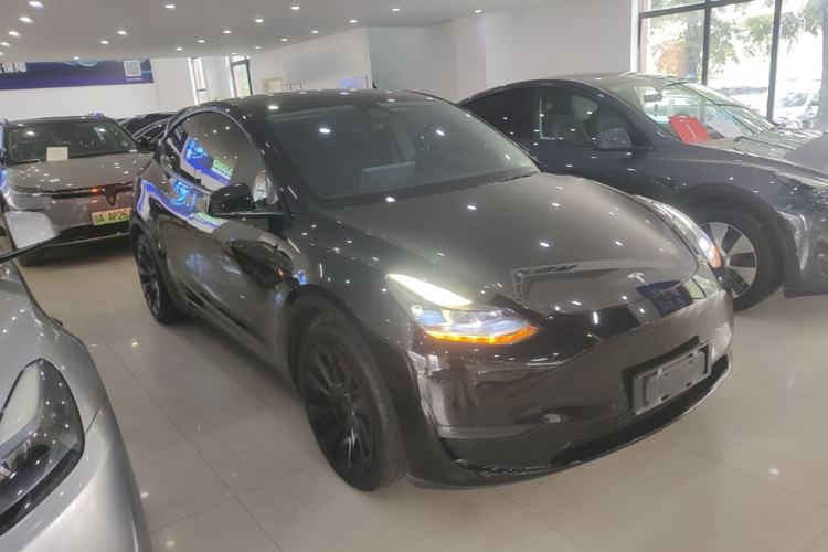 Tesla Model Y 2021 — 3