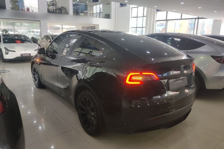 Tesla Model Y 2021 — 4