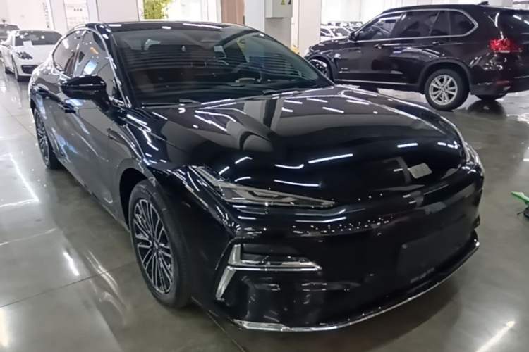 Geely Galaxy 8 2025 — 3