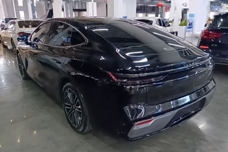 Geely Galaxy 8 2025 — 4