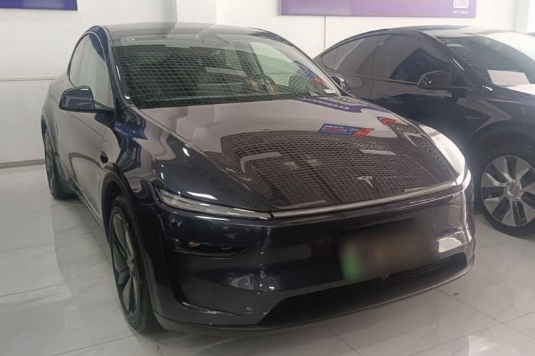 Tesla Model Y 2025 — 3