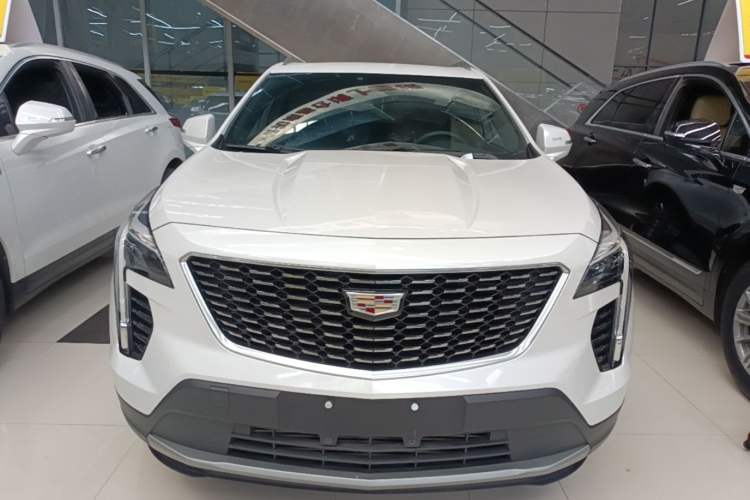Cadillac XT4 2021 — фото 2