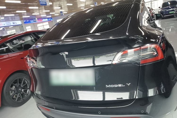 Tesla Model Y 2022 — 5