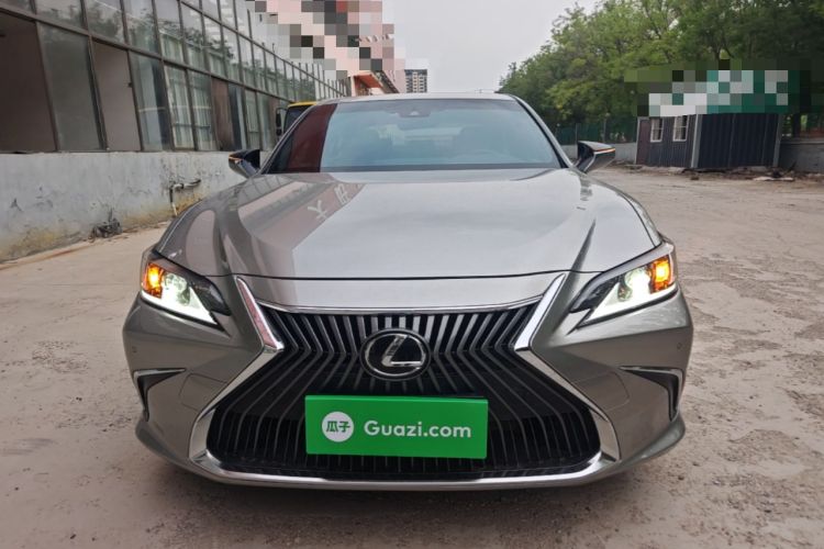 Lexus ES 200 2020 — 2
