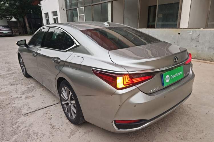 Lexus ES 200 2020 — 4