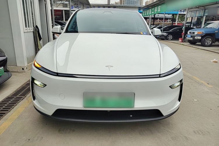 Tesla Model Y 2026 — 2
