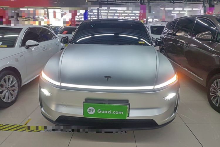 Tesla Model Y 2025 — 2