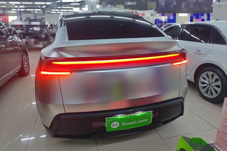 Tesla Model Y 2025 — 5
