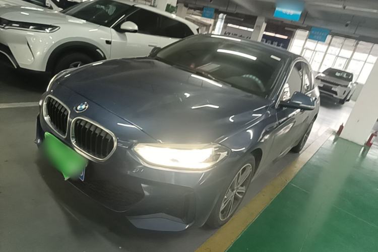 BMW 120i 2022 — фото 1