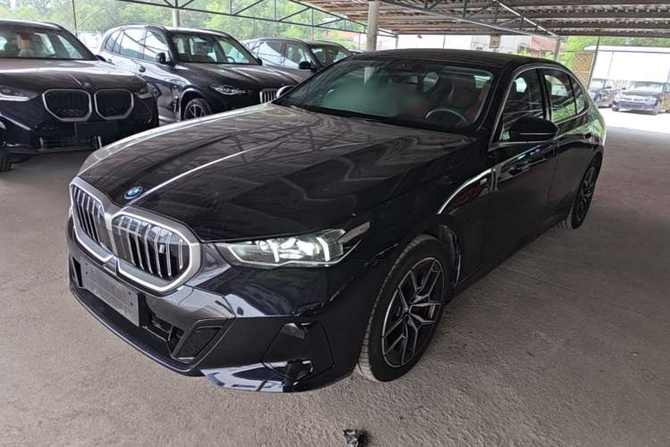 BMW i5 2025 — фото 1