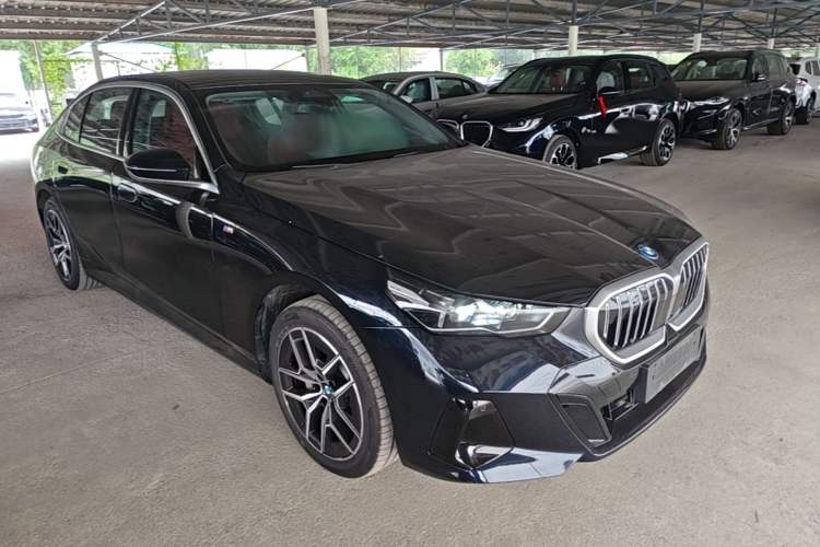 BMW i5 2025 — фото 3