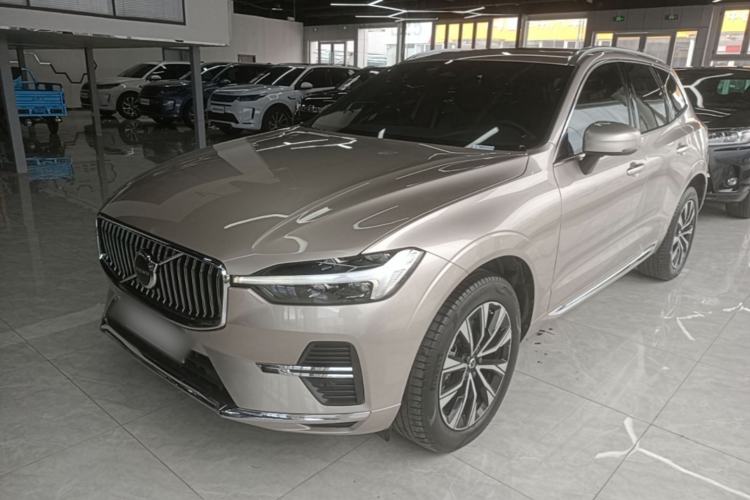 Volvo XC60 2023 — фото 1