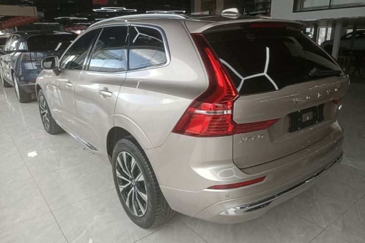 Volvo XC60 2023 — фото 4